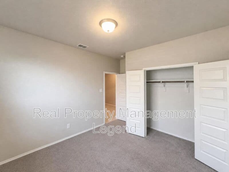 Denton House: 5601 Portola Ln