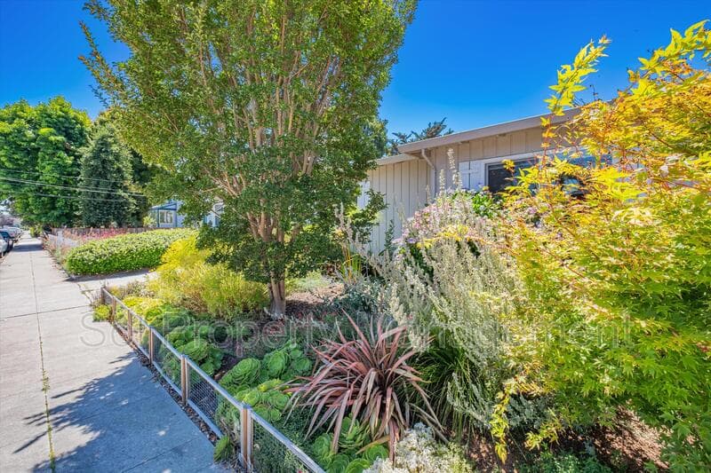 Santa Cruz Condo: 515 Cayuga Street
