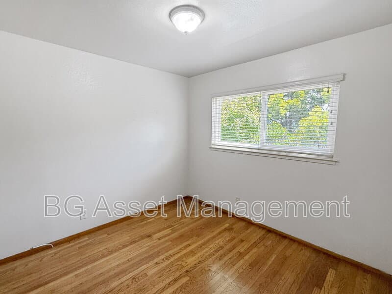 Richmond Condo: 121 Eddy Street