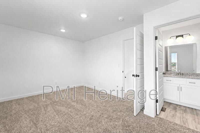 Centerton House: 550 Discovery Ave