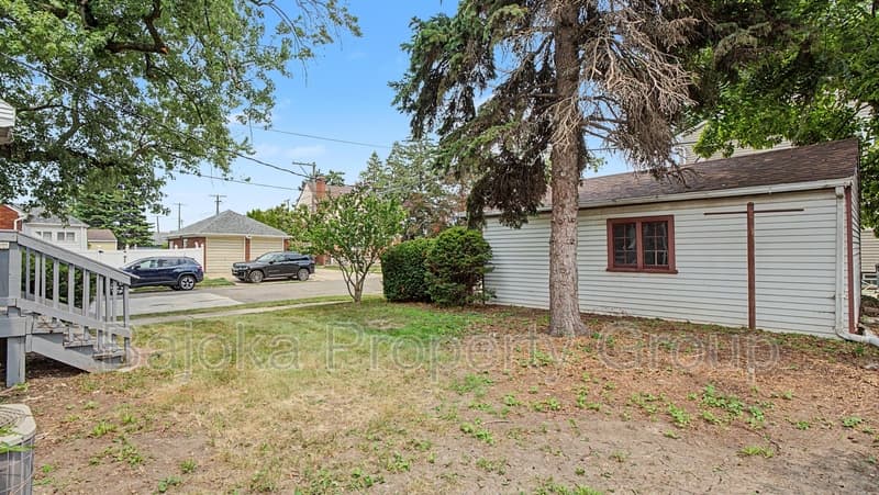 Lincoln Park House: 2957 Fort Park Boulevard