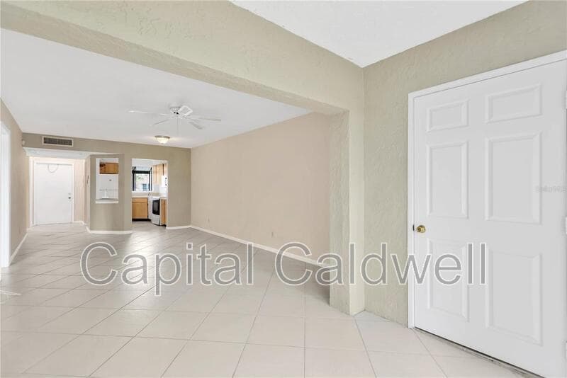 Clearwater Condo: 1900 Pelican Landing Blvd
