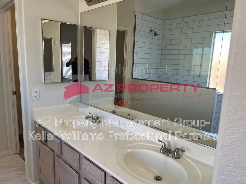 Glendale House: 4838 W Kerry Ln