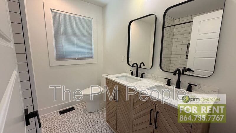 Easley House: 108 Saint Lo Cr