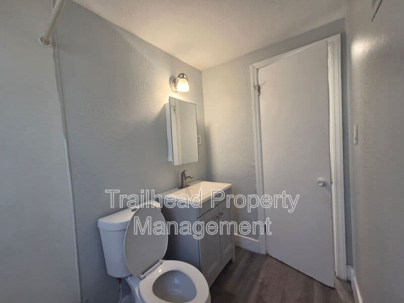 Independence House: 724 N Noland Rd
