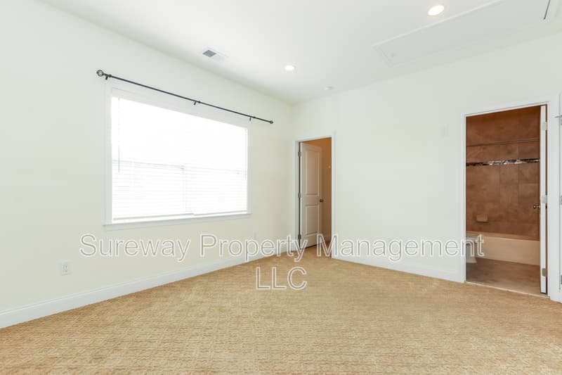 Monroe Township House: 17 Greylynne Drive