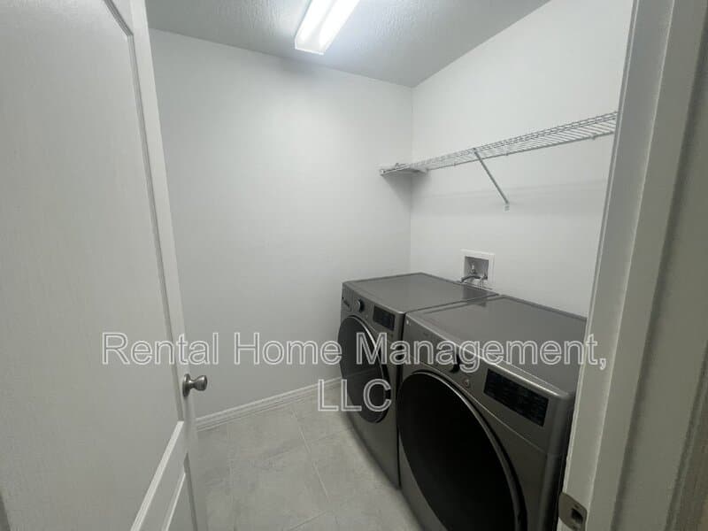 St. Cloud House: 3201 Sweet Acres Pl