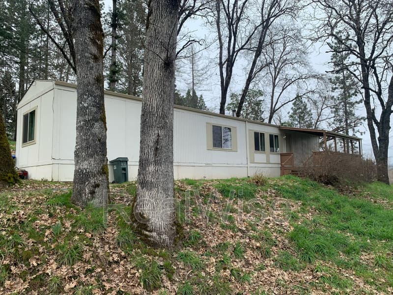Grants Pass House: 4620 Redwood Ave