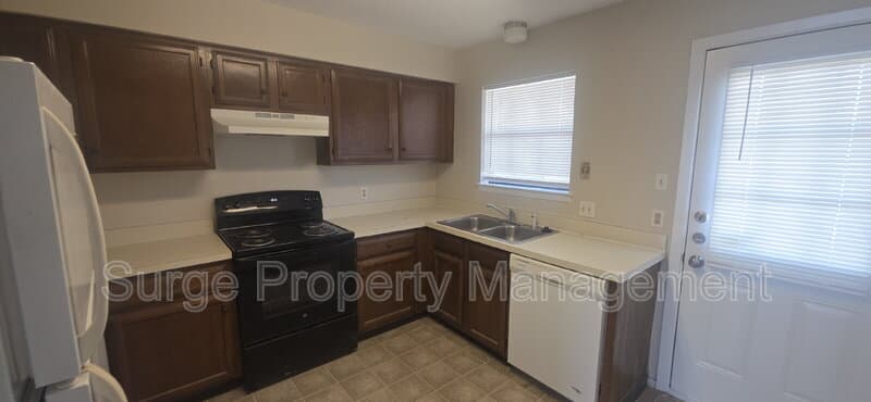 Benbrook Condo: 237 Vista Way