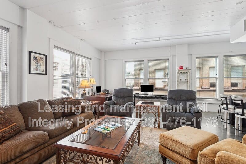 New Orleans Condo: 909 Lafayette Street