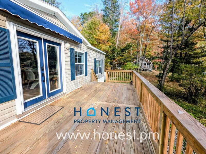West Gardiner House: 107 Woodland Dr