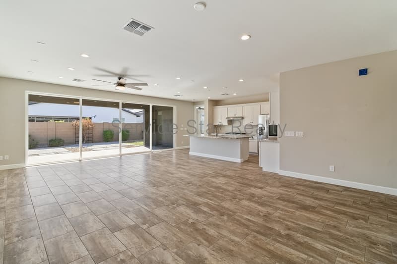 Surprise House: 17171 W Thousand Oaks St