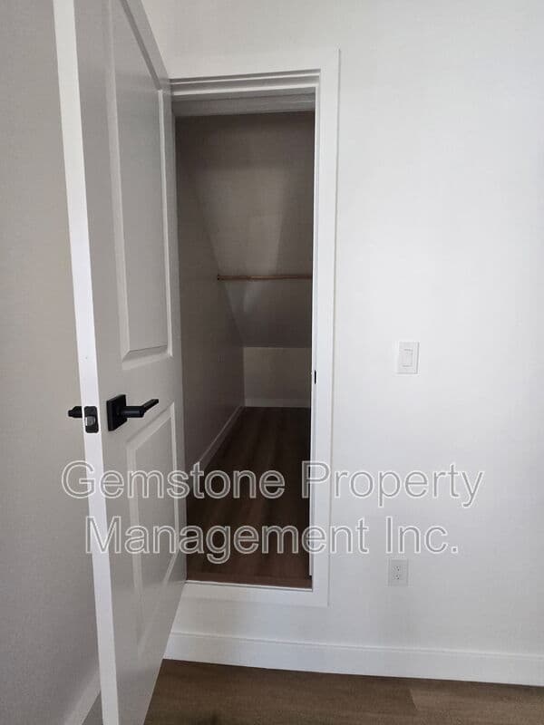San Diego House: 5387 Brockbank Pl