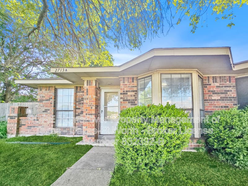 Rowlett House: 2713 Stanford St