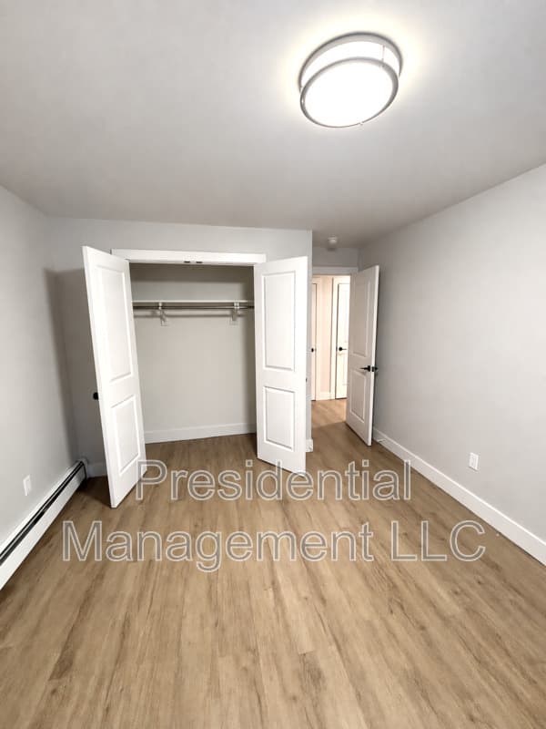 Hartford Condo: 280 Collins St