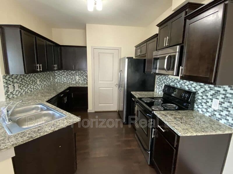 Hurst Condo: 3621 Valley Vista Drive