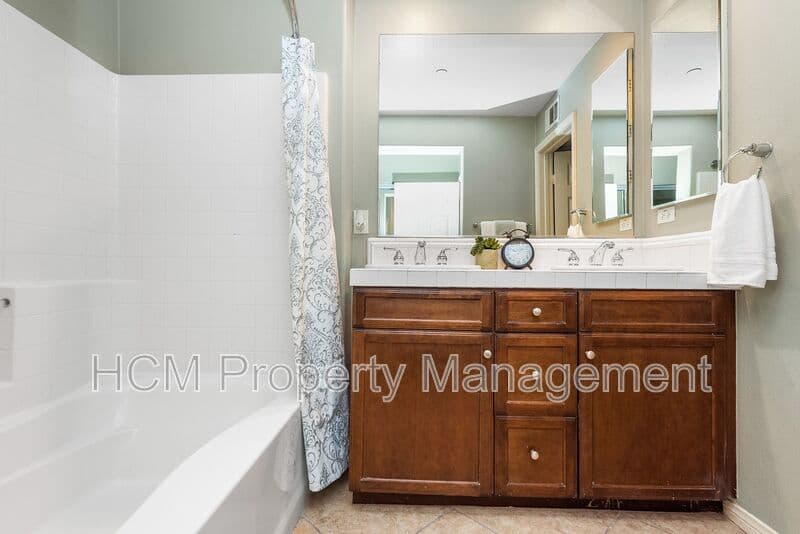 Irvine House: 315 Silk Tree Street