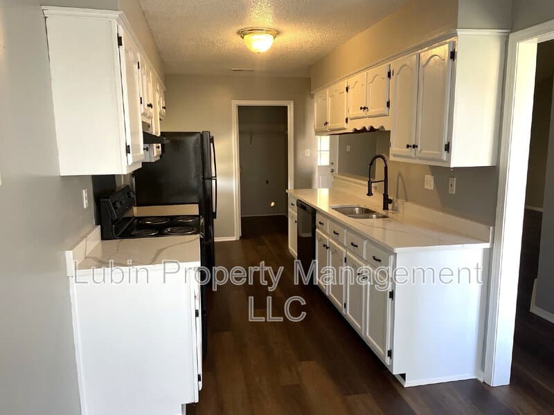 Olive Branch House: 10331 Oak Leaf Drive