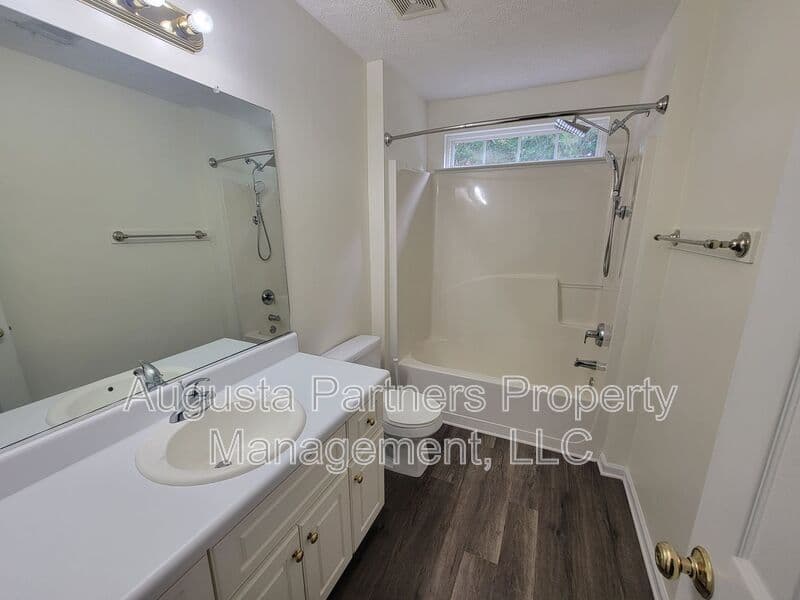 Evans House: 481 Connemara Trl