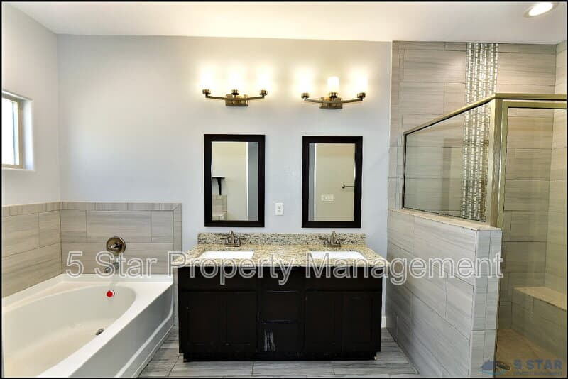 El Paso House: 14972 Louis Baudoin !!