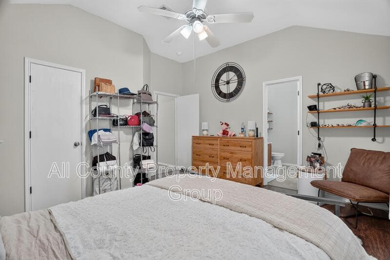 Fort Worth House: 6241 Trinity Creek