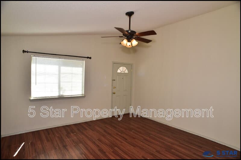 El Paso House: 14325 Island Point Drive