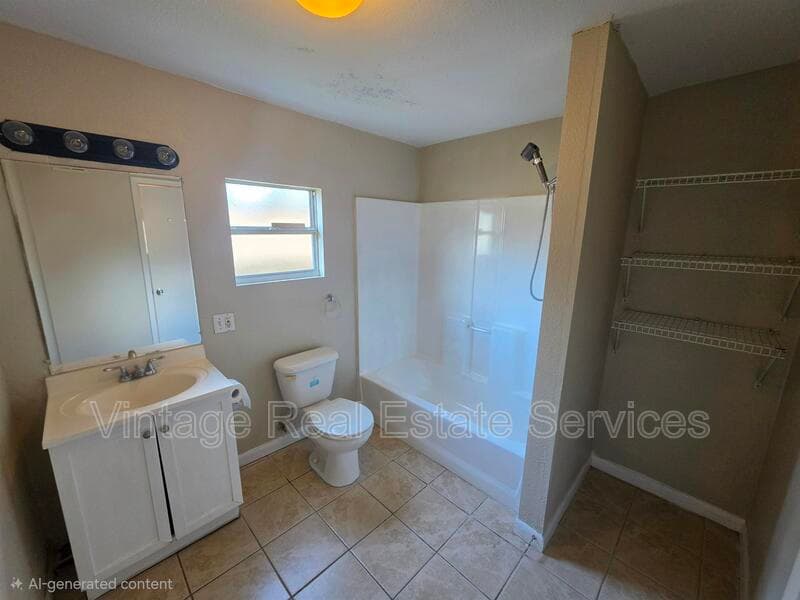Tampa House: 1512 W Comanche Ave