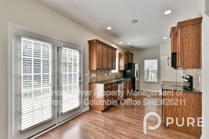 West Columbia House: 512 Spanish Leaf Lane