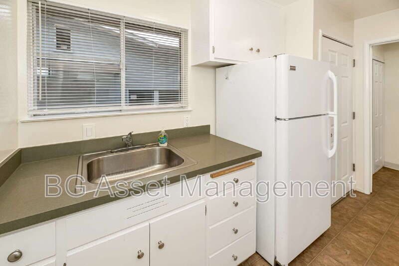 Oakland Condo: 3600 Dimond Avenue