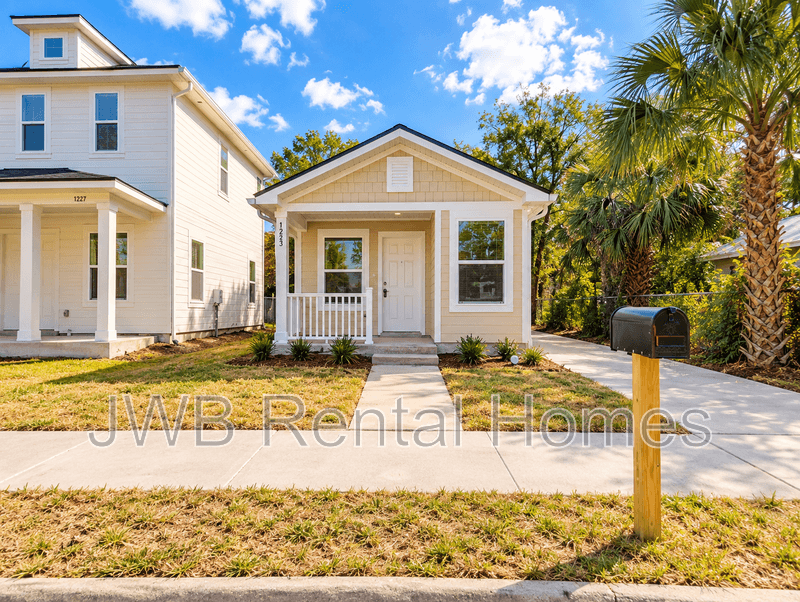 Jacksonville House: 1223 Weare St