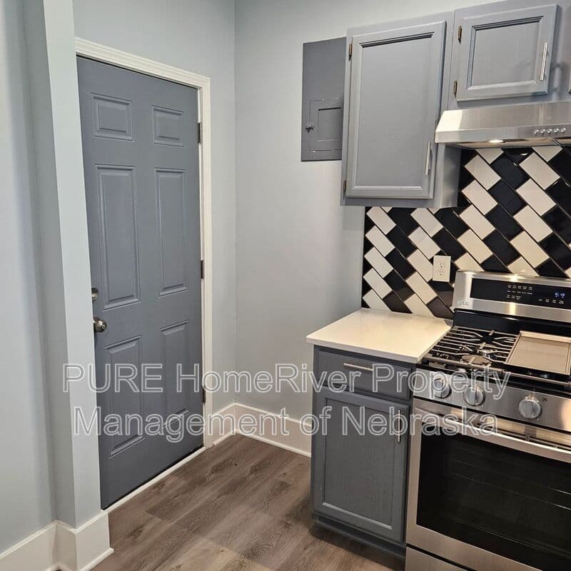 Omaha House: 3901 Curtis Ave