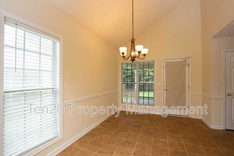 Columbus House: 9021 Sonoma Point Dr