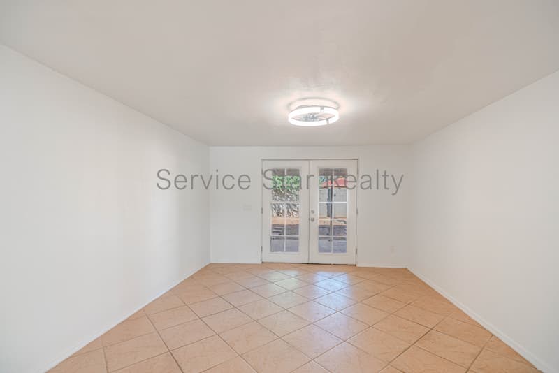 Gilbert House: 7 S Catalina St