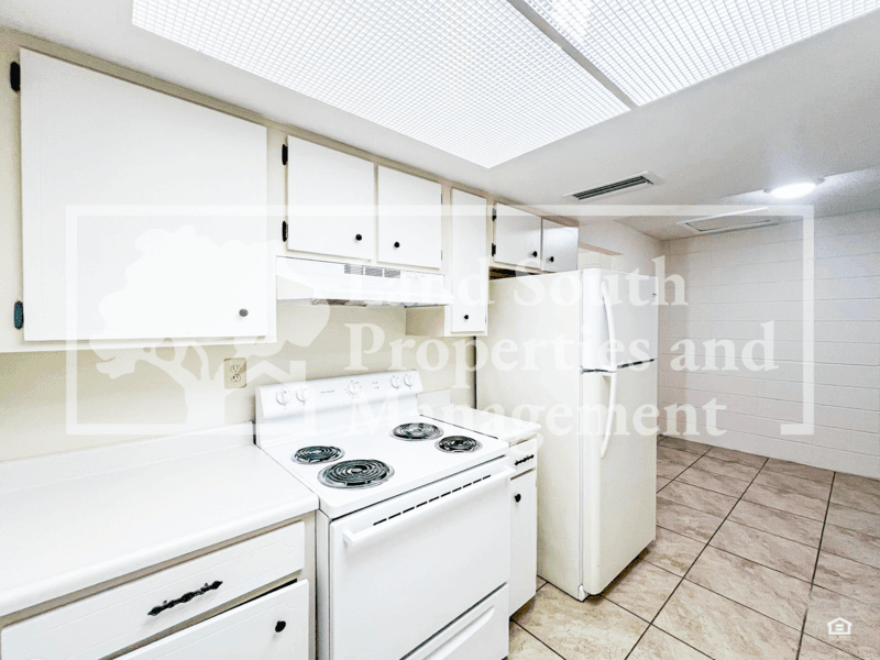 Lakeland House: 725 E. Lime Street, #B