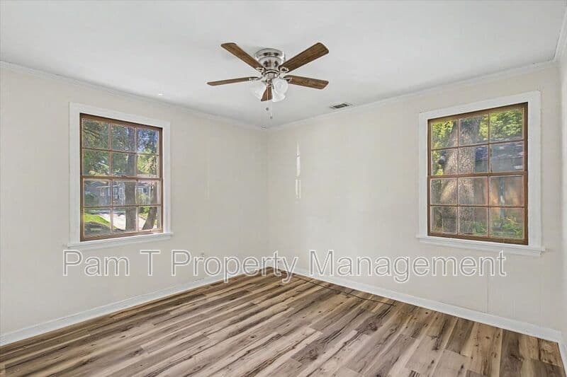 Savannah House: 1936 New Mexico St