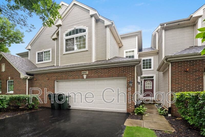 Hoffman Estates House: 6087 Halloran