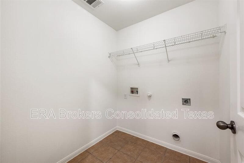 Pflugerville House: 18513 Silent Water Way