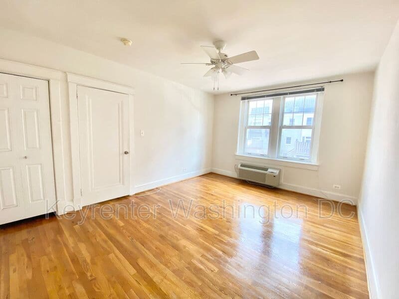 Washington Condo: 2410 20th St, NW
