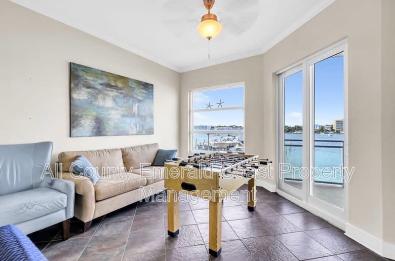 Destin Condo: 211 Durango Road