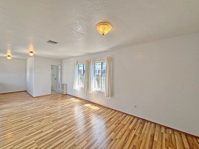 La Mesa House: 7340 W Point Ave