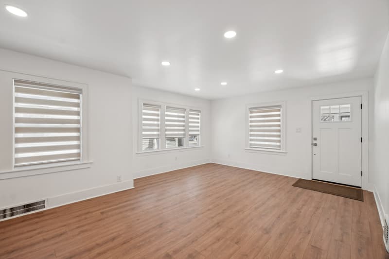 Royal Oak House: 214 West Twelve Mile Road
