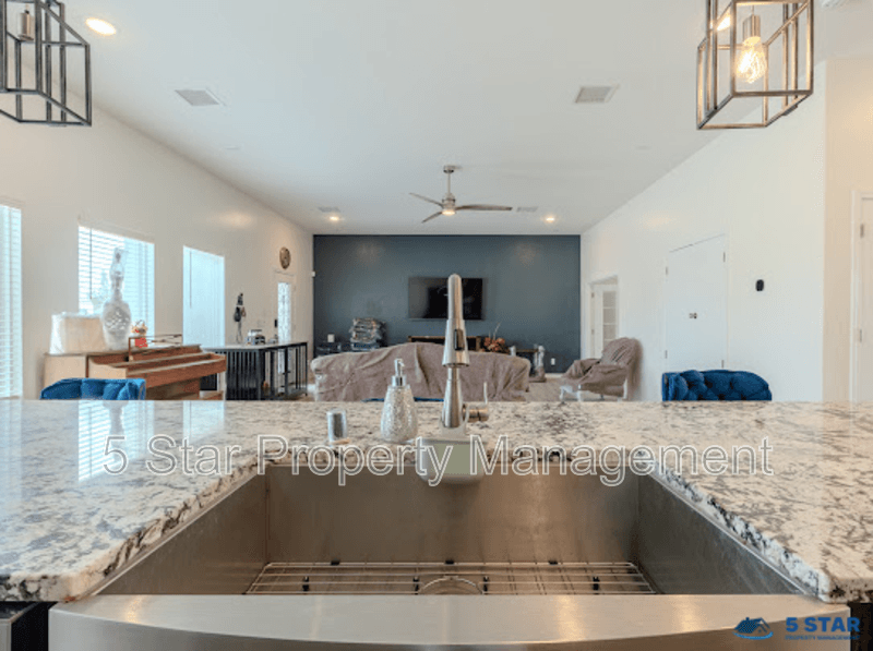 El Paso House: 2233 Mike Price Dr