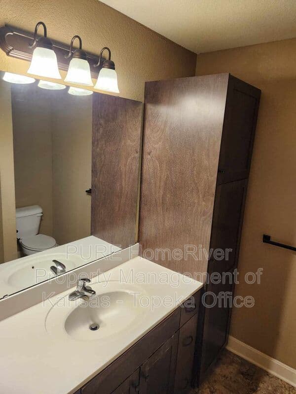 Kansas City House: 9426 N Lenox Ave