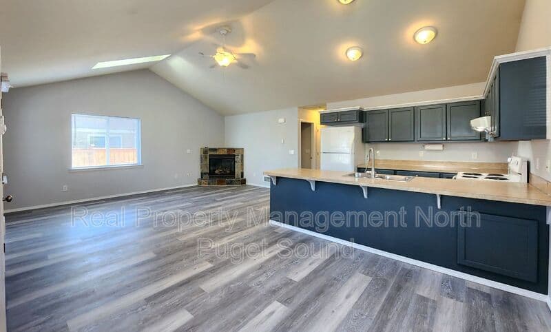 Arlington House: 112 N Gifford Ave