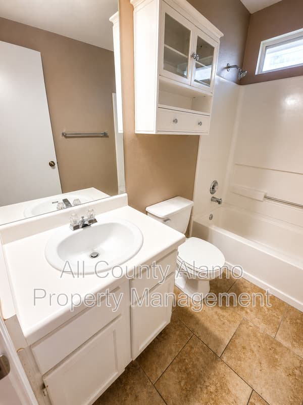 Selma House: 9006 Pinseeker