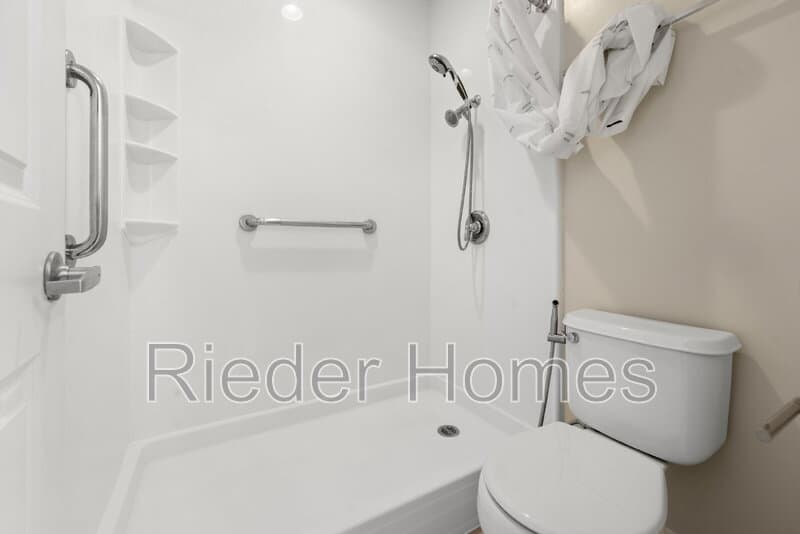 San Diego House: 6120 Decena Dr