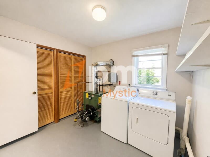 North Stonington House: 24 Milltown Road