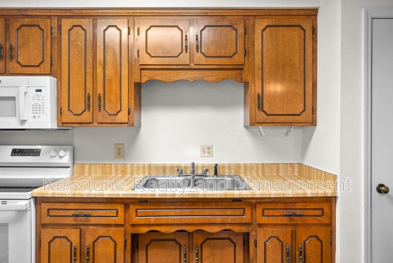 Hopkinsville Apartment: 102 Laurel Cove Drive