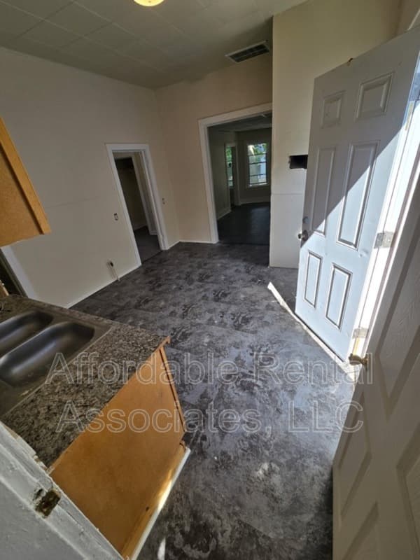 Milwaukee Condo: 1643 S 7th ST