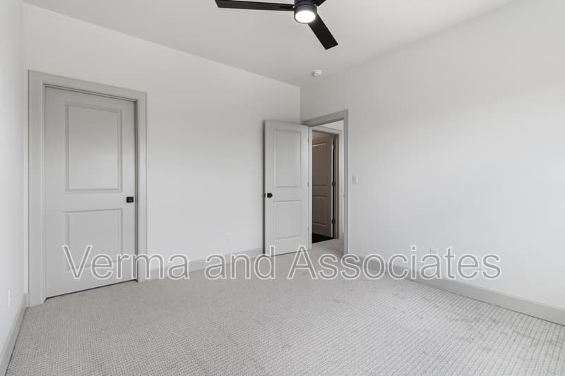 Centerton House: 1071 Whistler St